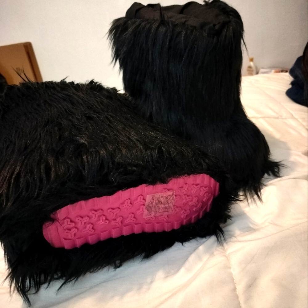 Female Custom made fur winter boots size 7